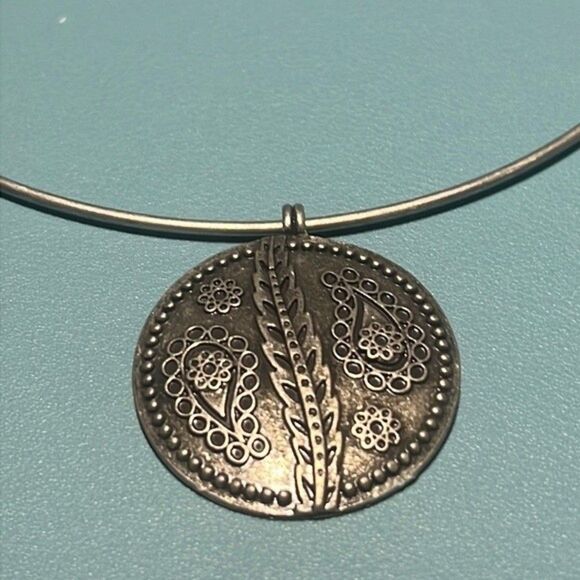 Handcrafted antique silver tone pendant on choker. - Picture 2 of 2